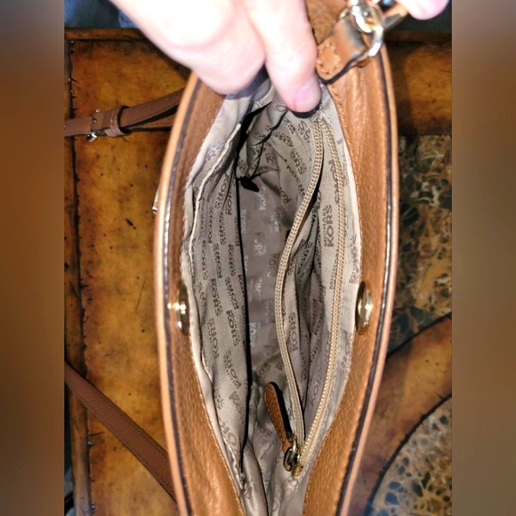 🟠LOW START🟠Michael Kors Crossbody and wallet set - Picture 3 of 16